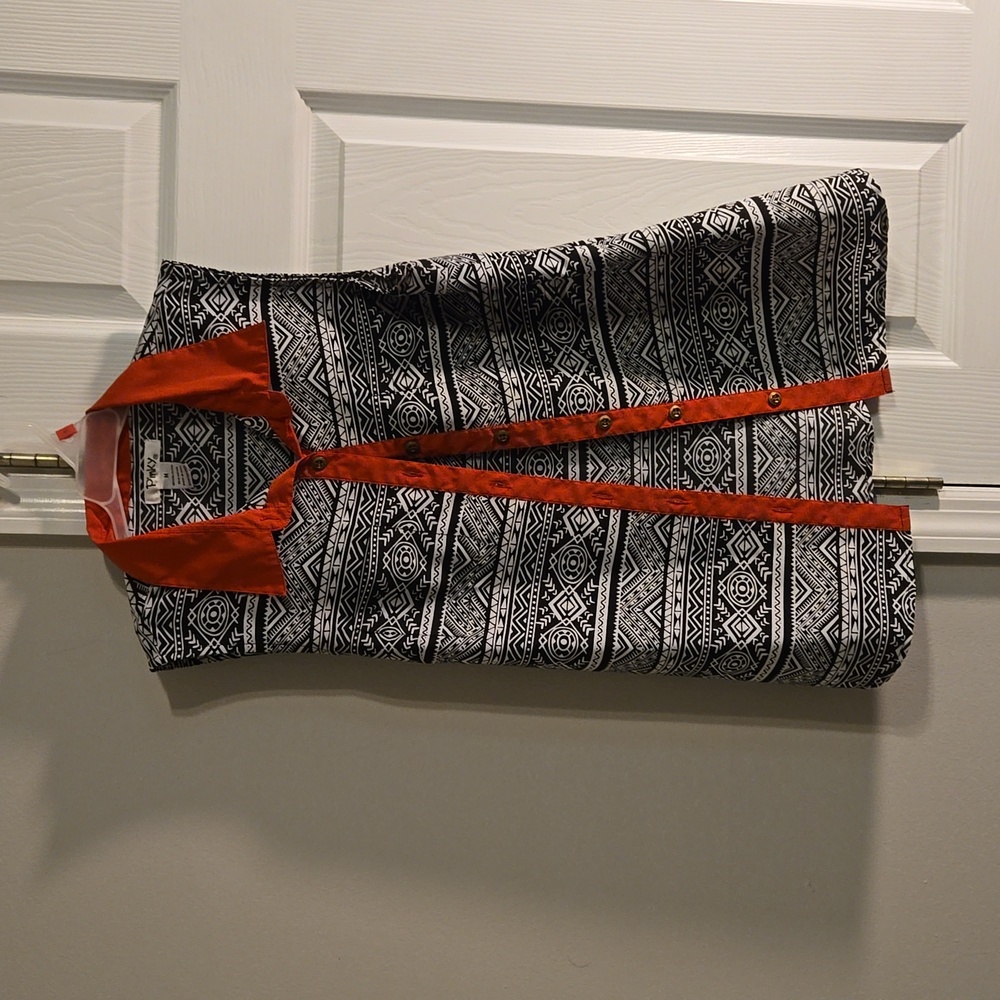 Pinky brand - Medium - Black and white patterned collared buttondown tank